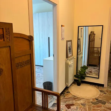 Nicole's House 3* אסטי