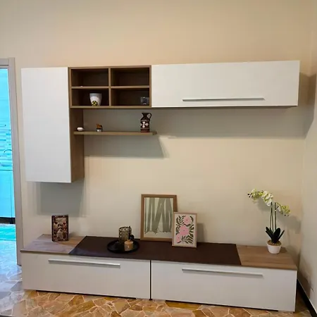 בית הארחה Nicole's House אסטי