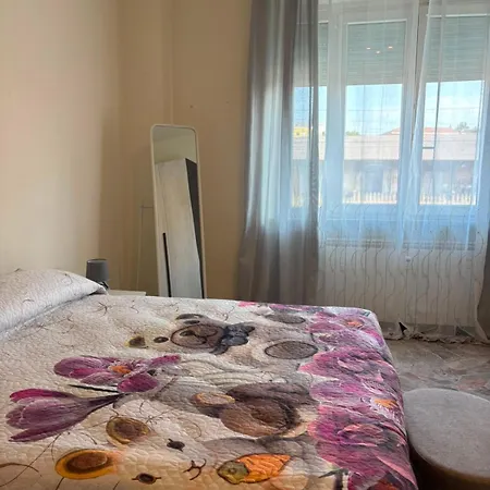 Nicole's House בית הארחה 3*