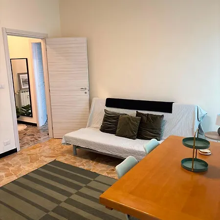 Nicole's House 3* אסטי