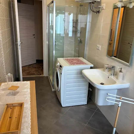 Nicole's House בית הארחה 3*