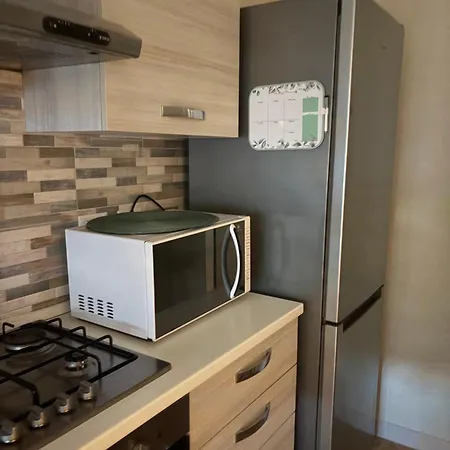 בית הארחה Nicole's House אסטי